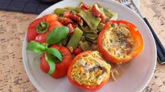 Pimientos rojos rellenos con verduras