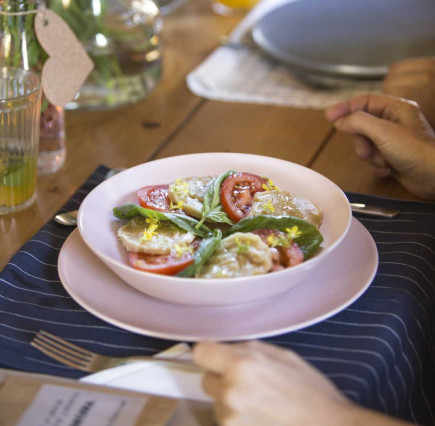 Ensalada caprese con "mozzarella" de anacardos
