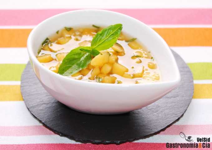 Vinagreta de melocotón y albahaca