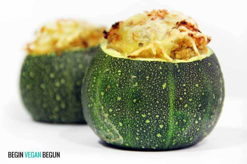 Zapallitos italianos rellenos de quinua