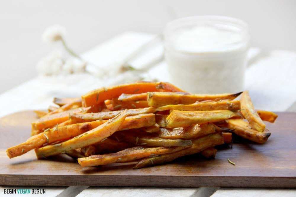 Chips de camote con salsa ranch
