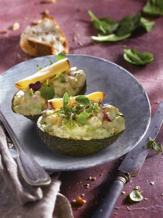 Palta rellena con brotes