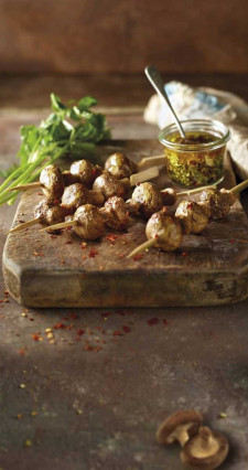 Brochetas de champiñones con chimichurri