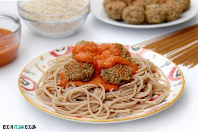 Albóndigas de quinua con espaguetis integrales