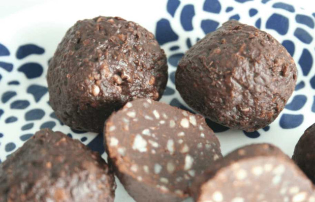 Bombones de almendra y nuez