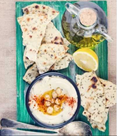 Hummus con yogur y pepino