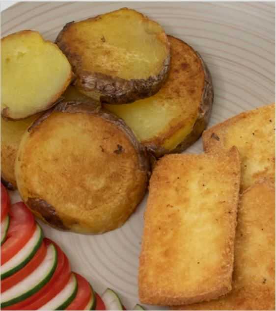 Milanesa  con papas doradas